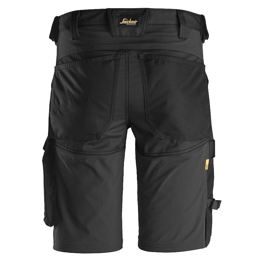 6143 Snickers Short + Gratis T-Shirt