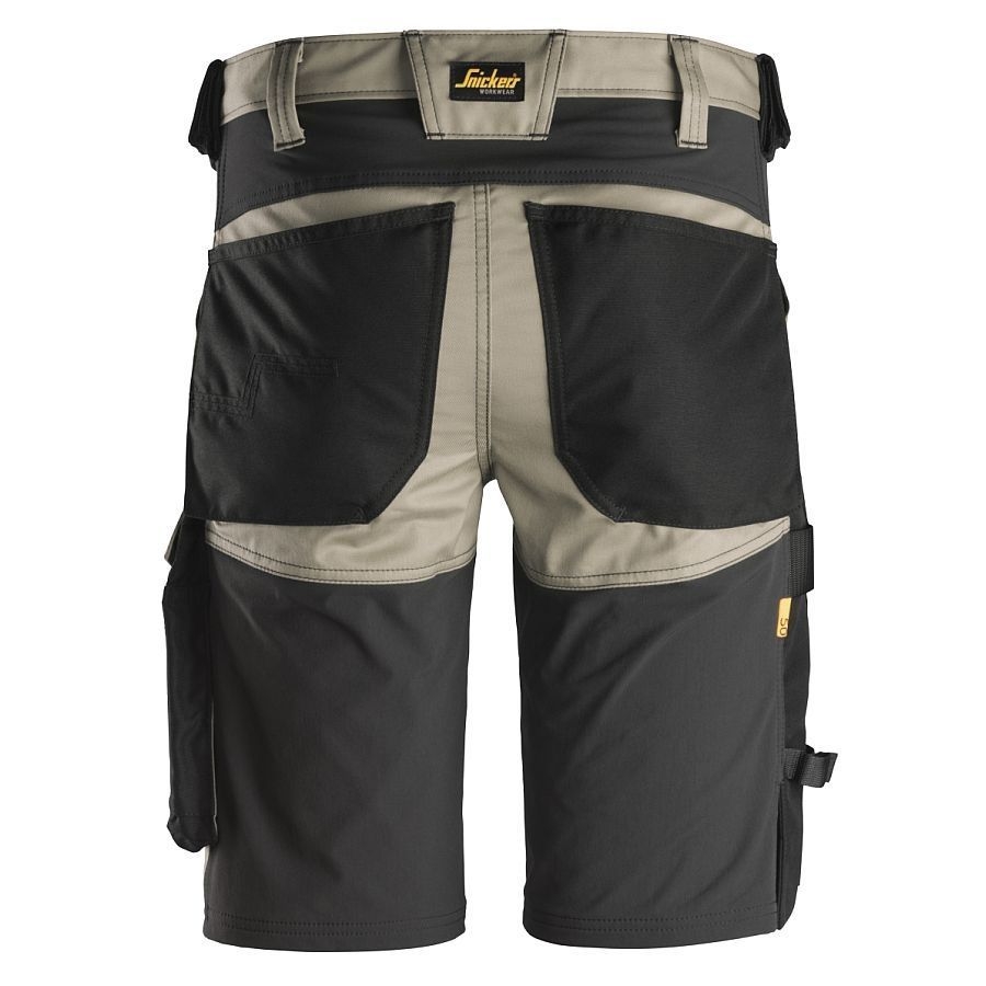 6143 Snickers Short + Gratis T-Shirt