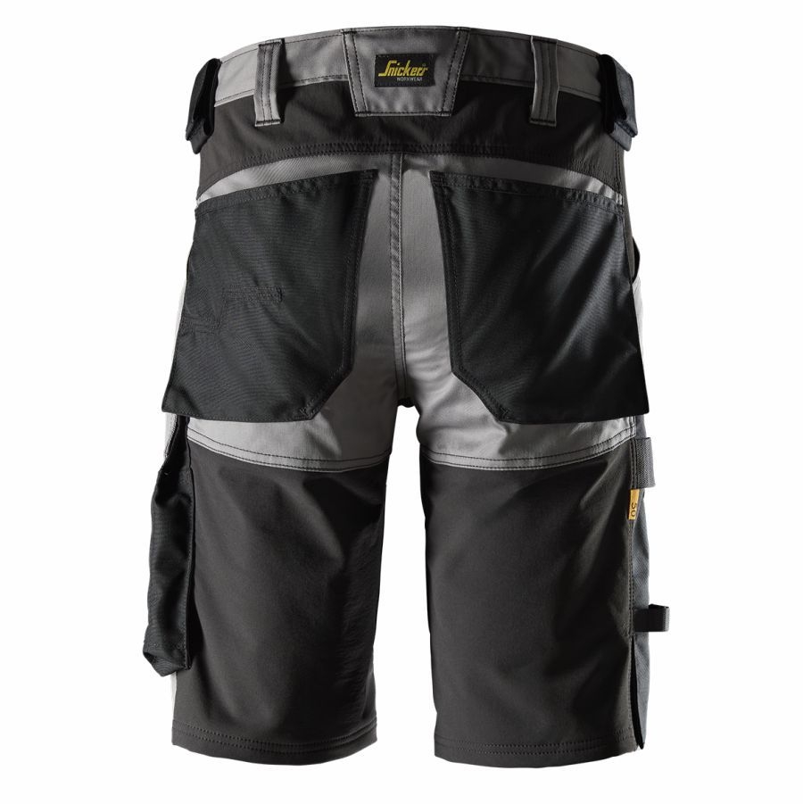 6143 Snickers Short + Gratis T-Shirt