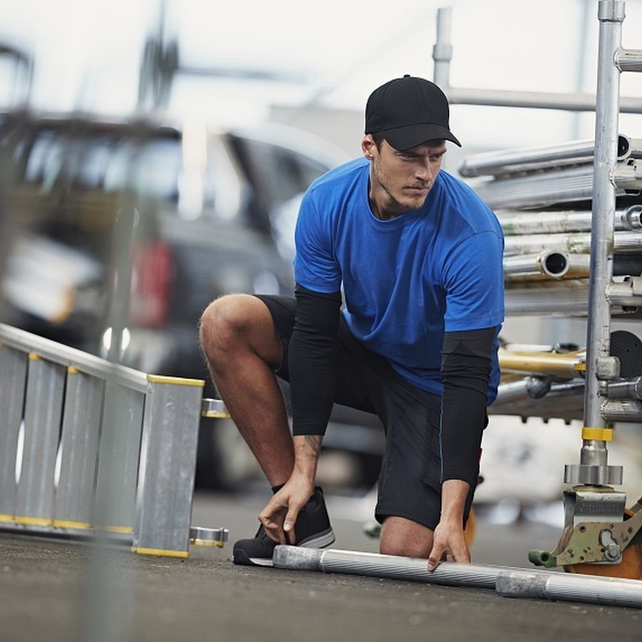 6143 Snickers Short + Gratis T-Shirt